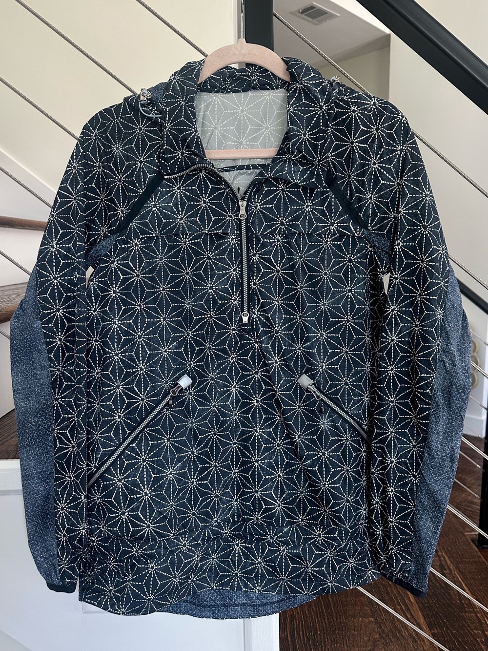 LULULEMON Miss Misty Pullover
Jacket | Size: 6